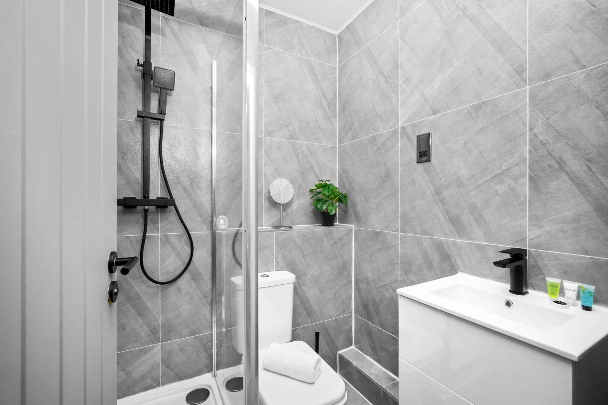 New Luxury Two Bedroom Apartment - City Centre - Netflix - Wifi - Top Rated - Jq 8Ah Бирмингем Экстерьер фото