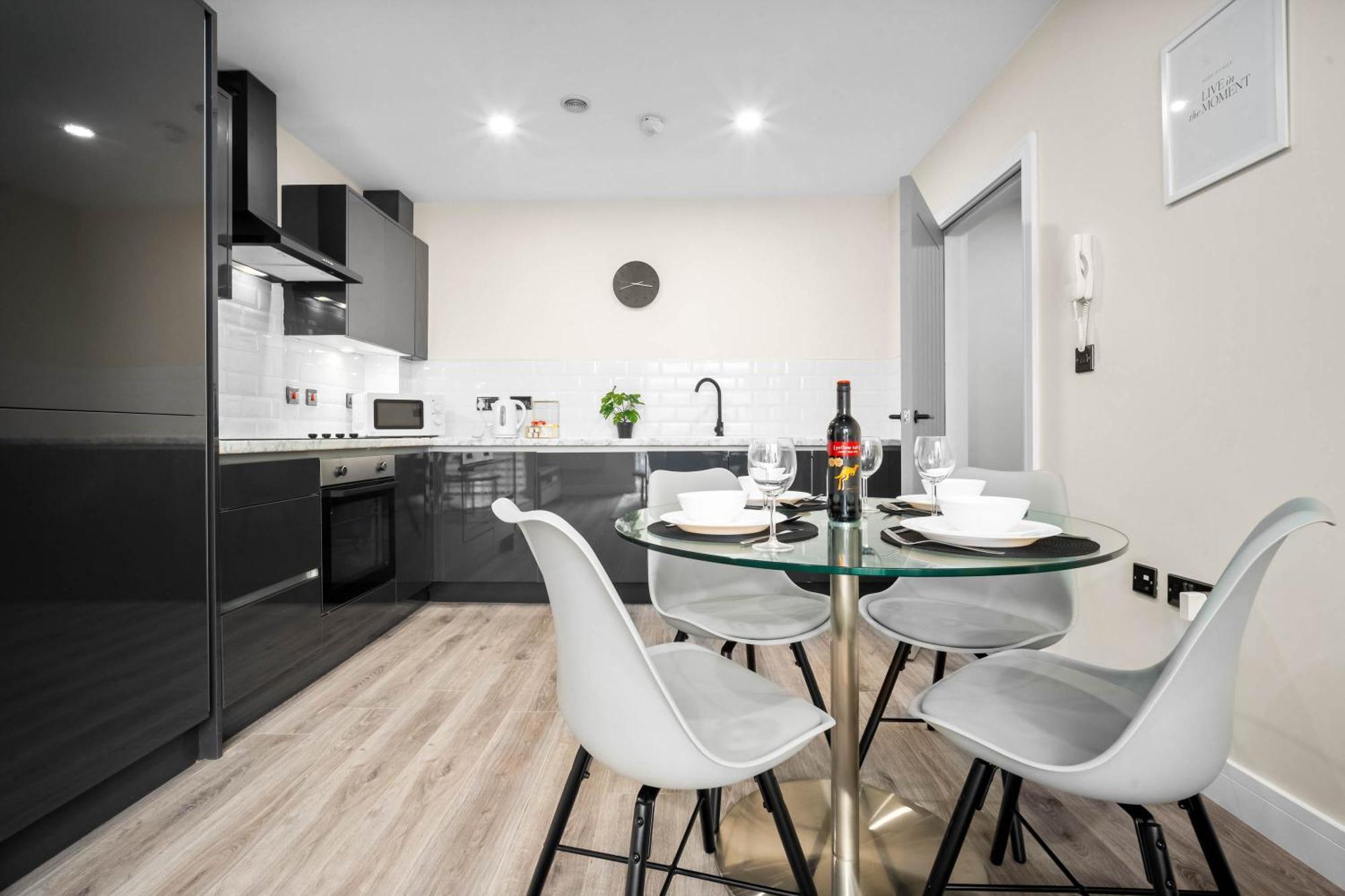 New Luxury Two Bedroom Apartment - City Centre - Netflix - Wifi - Top Rated - Jq 8Ah Бирмингем Экстерьер фото